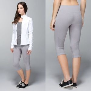 Lululemon In the Flow Crop II in gray size 8